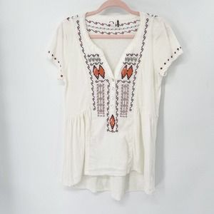 Akemi + Kin Anthropologie Embroidered Boho Top Sz S White Button Front High Low